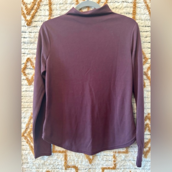 Women's Mountain Hardwear Funnel-neck Purple Long Sleeve Active Top - Picture 3 of 4